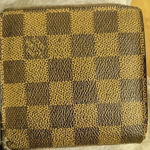 Authentic Louis Vuitton damier ebene bifold wallet clean outside.